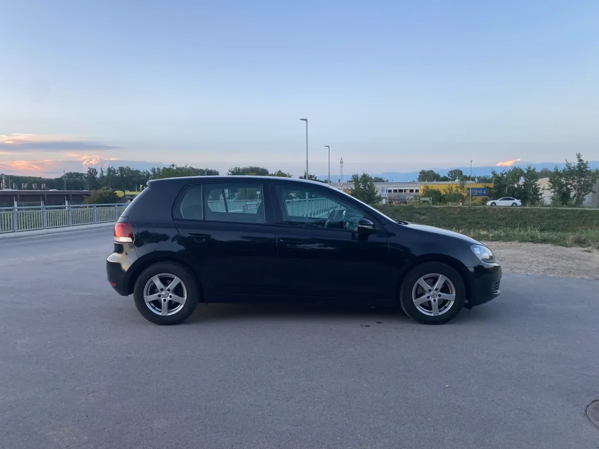 Volkswagen Golf 2011 photo 3