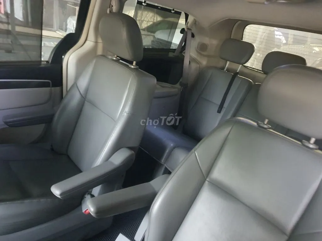 Volkswagen Routan 2010 photo 4