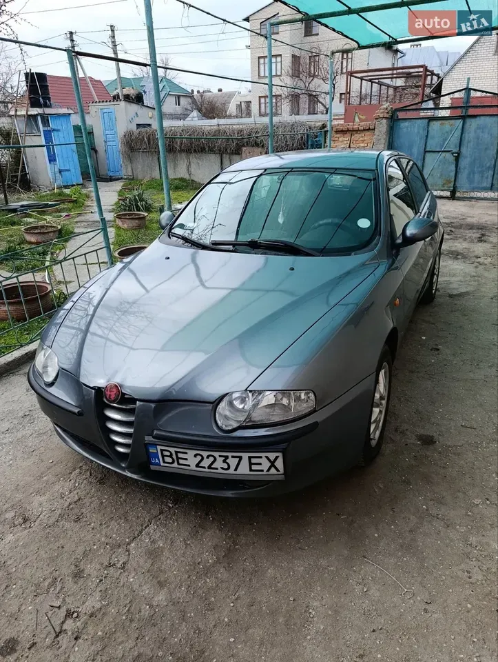 Alfa Romeo 147 2004 photo 2