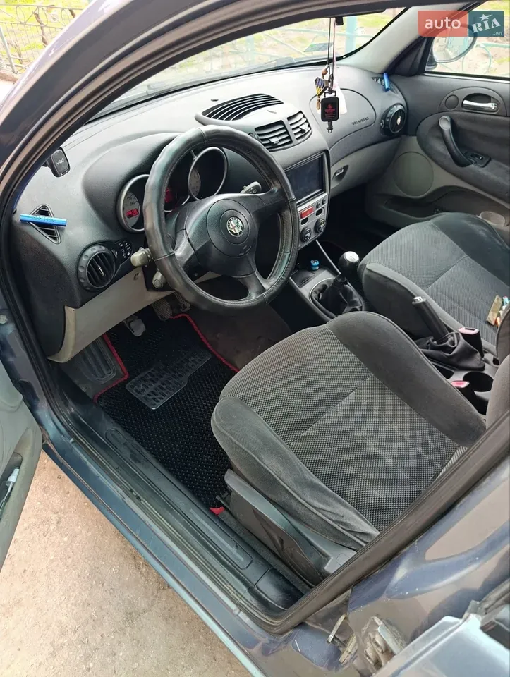 Alfa Romeo 147 2004 photo 4