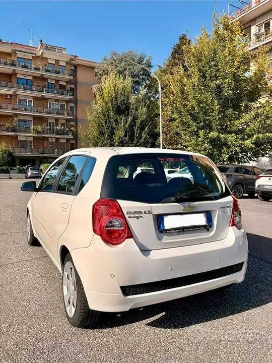 Chevrolet Aveo 2011 photo 2