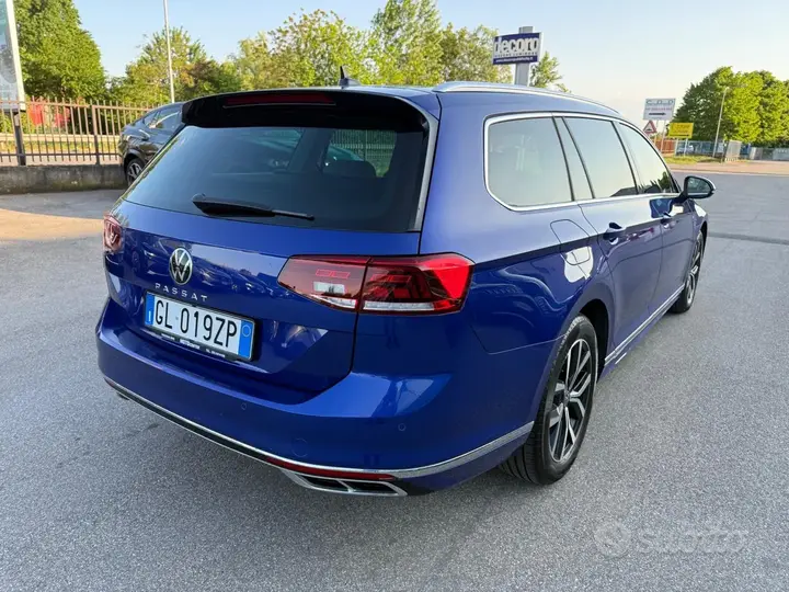 Volkswagen Passat 2022 photo 4