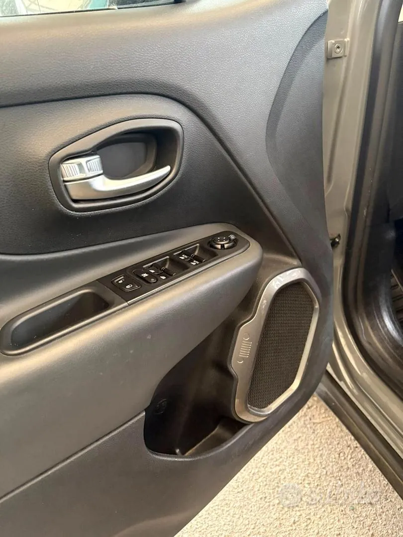Jeep Renegade 2022 photo 3