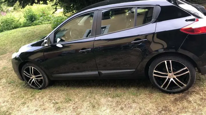 Renault Megane 2012 photo 2