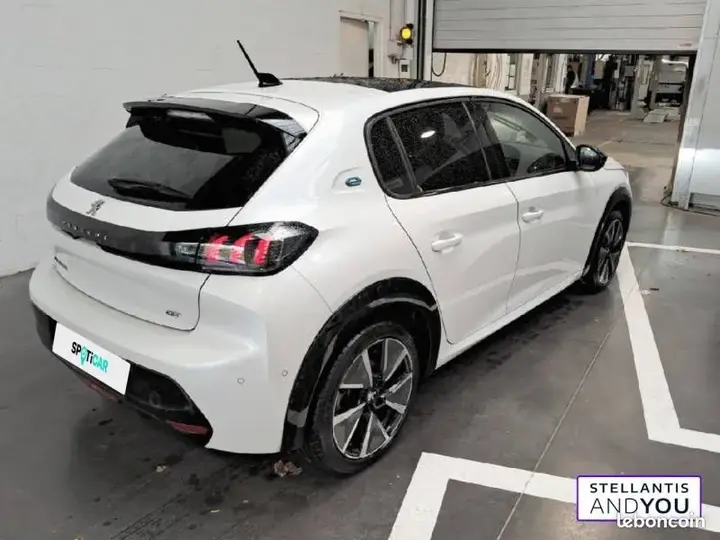Peugeot 208 2022 photo 3