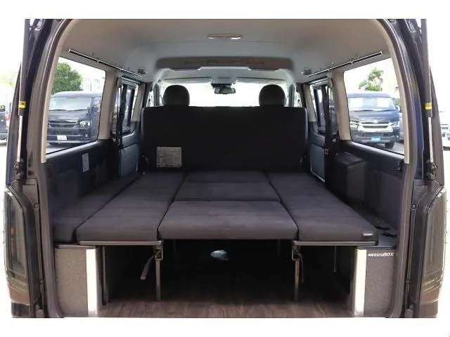 Toyota Hiace 2018 photo 2