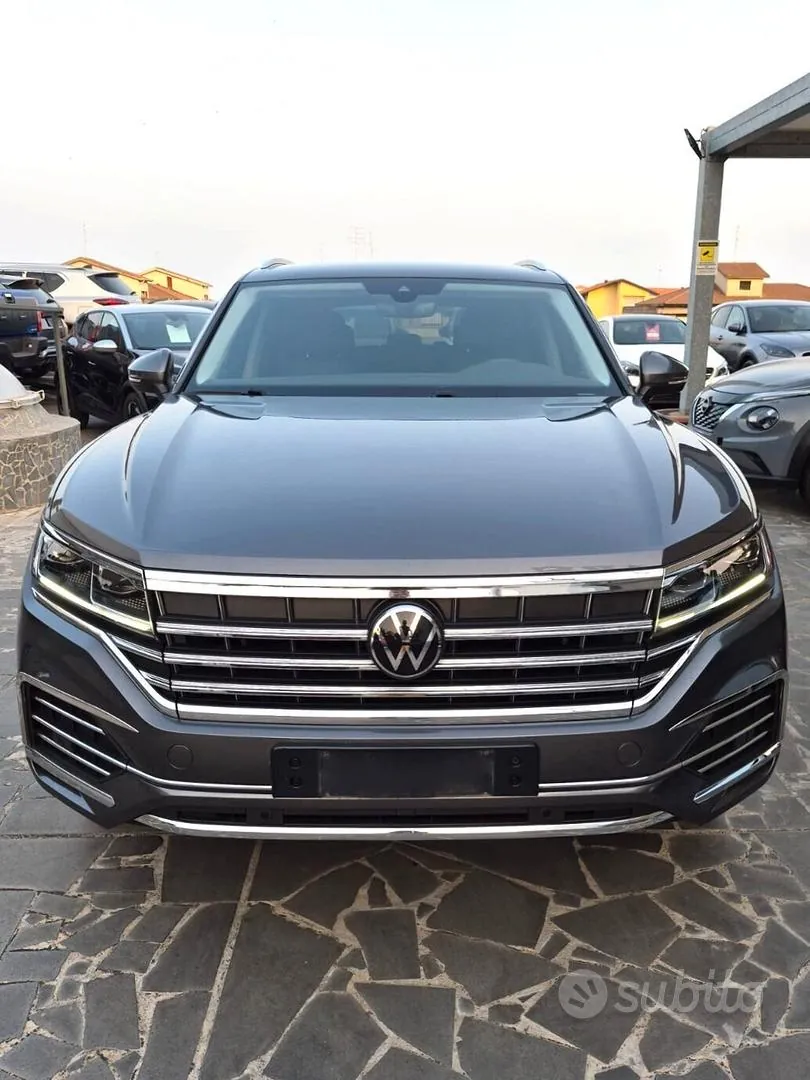 Volkswagen Touareg 2023 photo 2