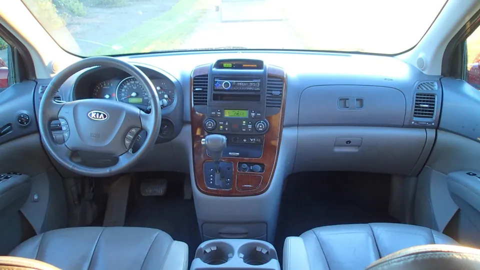 Kia Sedona 2008 photo 3