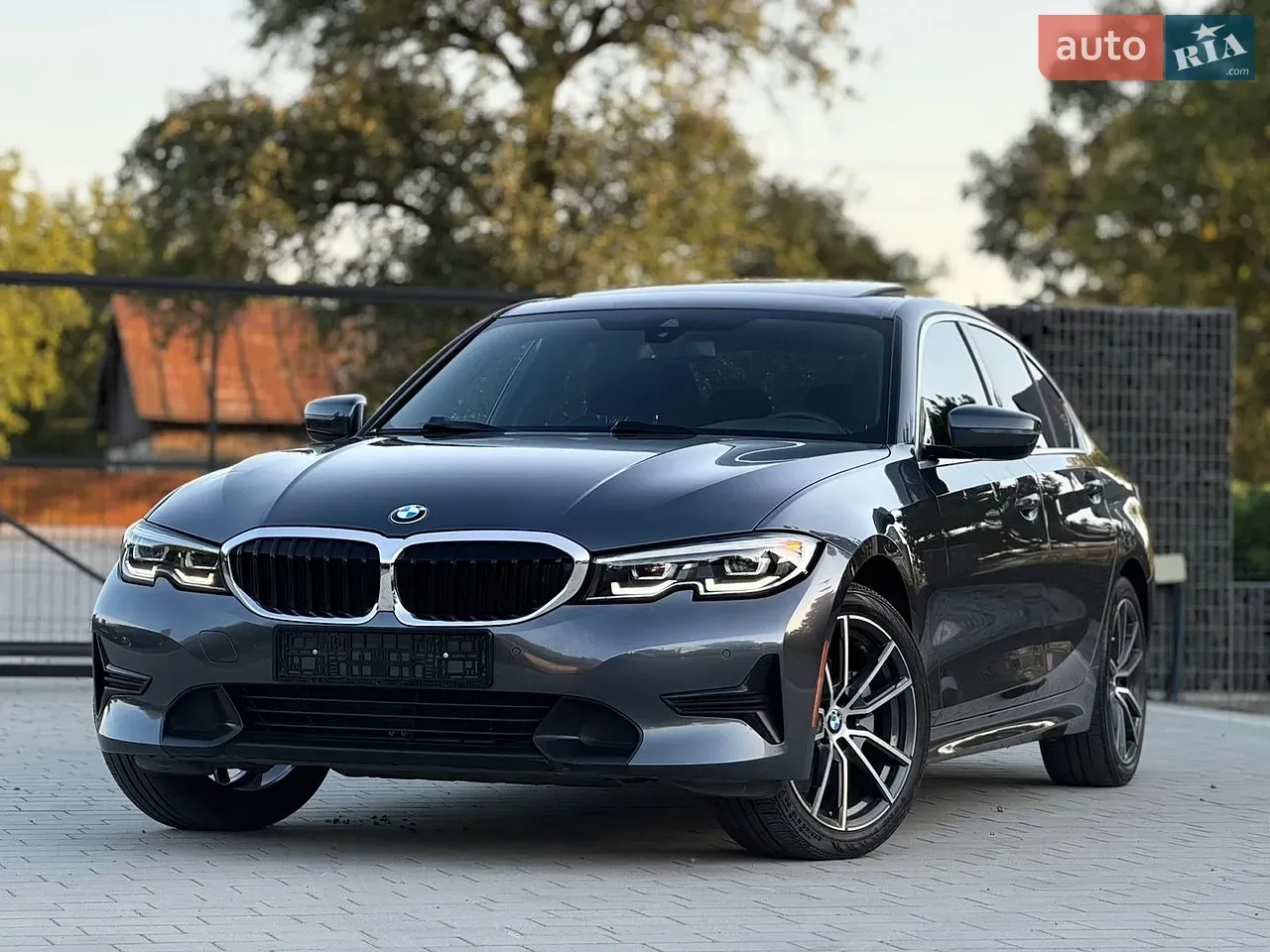 BMW 3 Series 2019 photo 2
