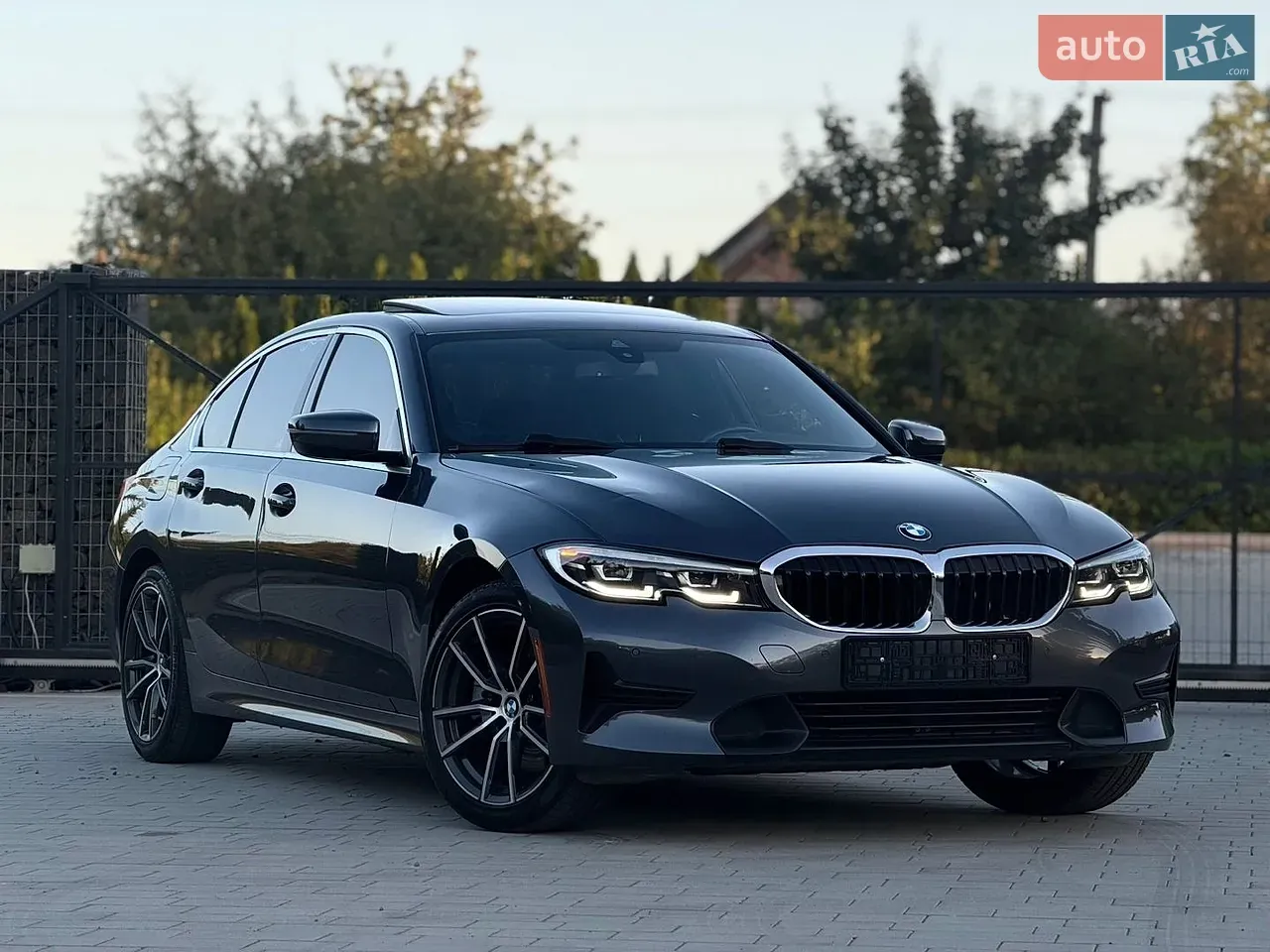 BMW 3 Series 2019 photo 5