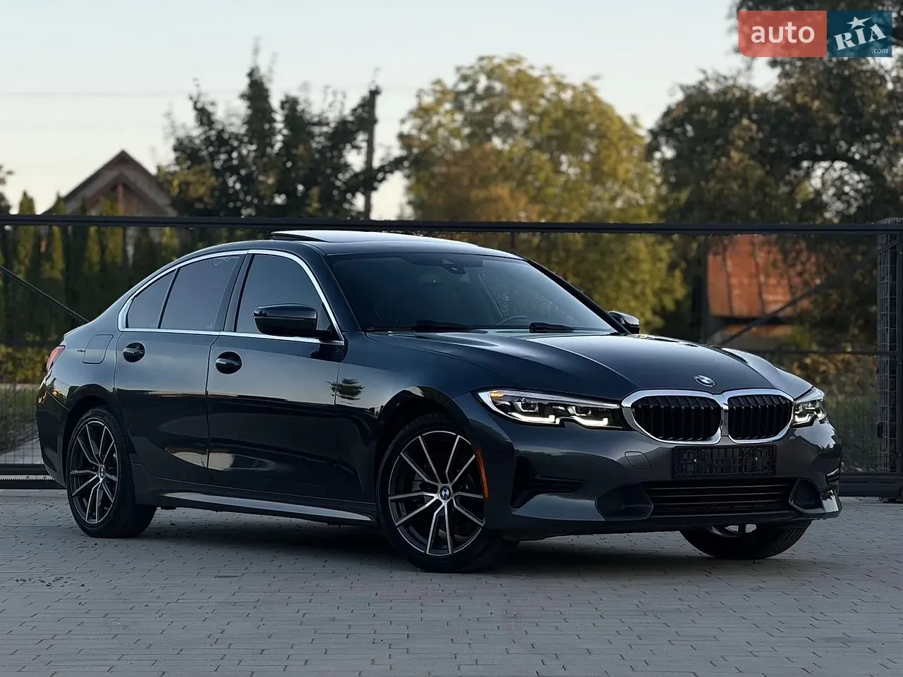 BMW 3 Series 2019 photo 4