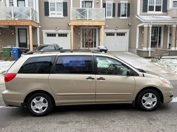 Toyota Sienna 2008 photo 4