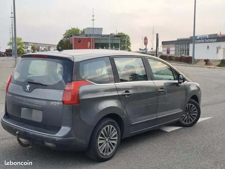 Peugeot 5008 2009 photo 3