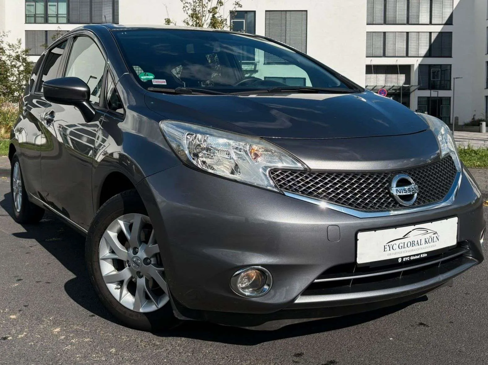 Nissan Note 2014 photo 2