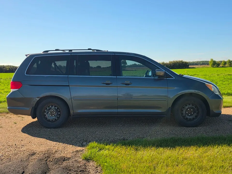 Honda Odyssey 2010 photo 2