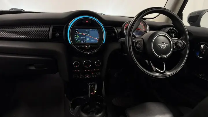 Mini Cooper S 2019 photo 2