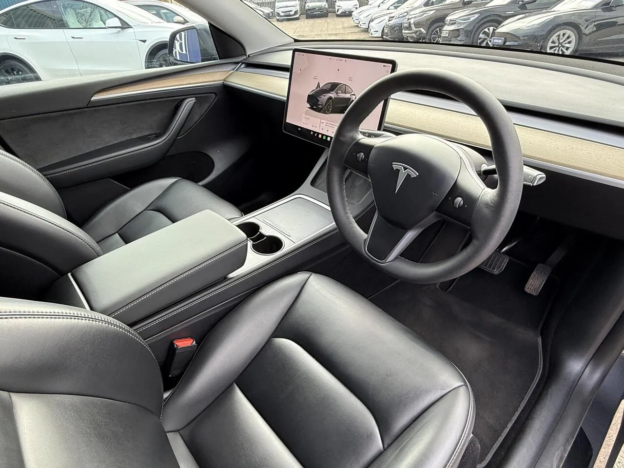 Tesla Model Y 2023 photo 2
