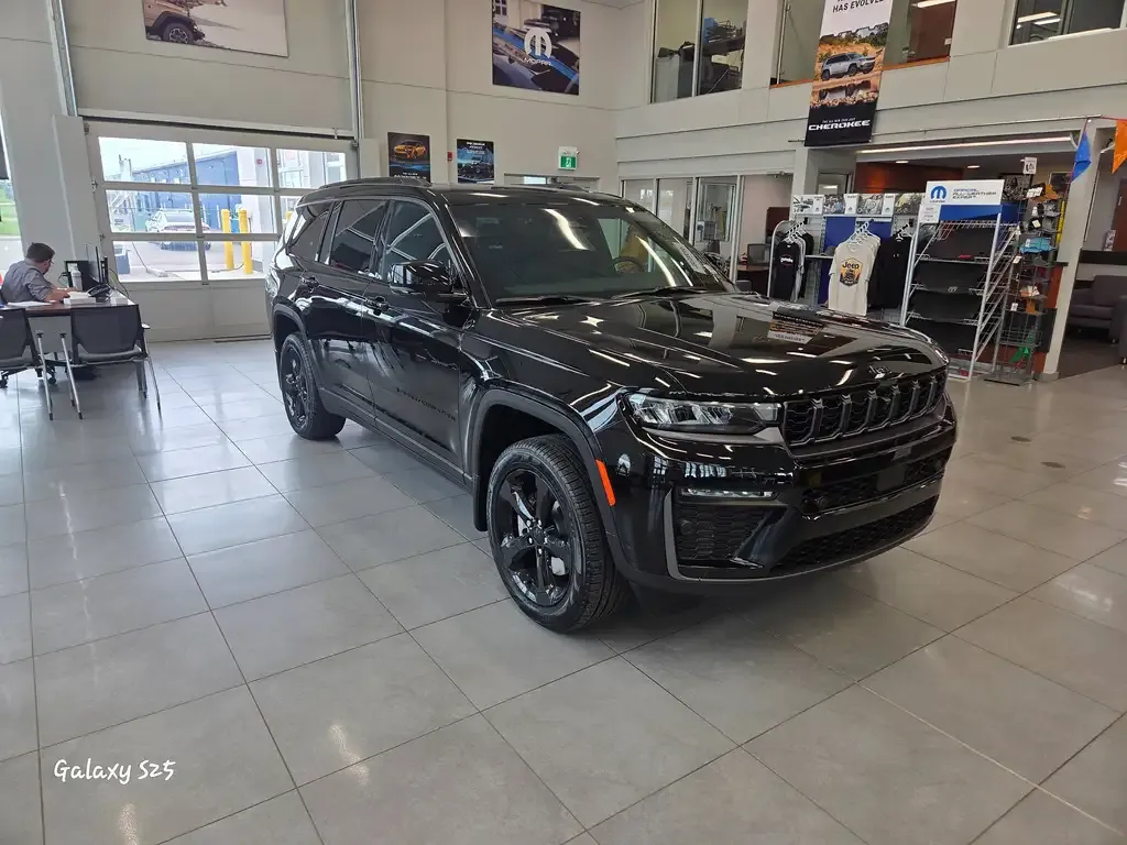 Jeep Grand Cherokee 2026 photo 2