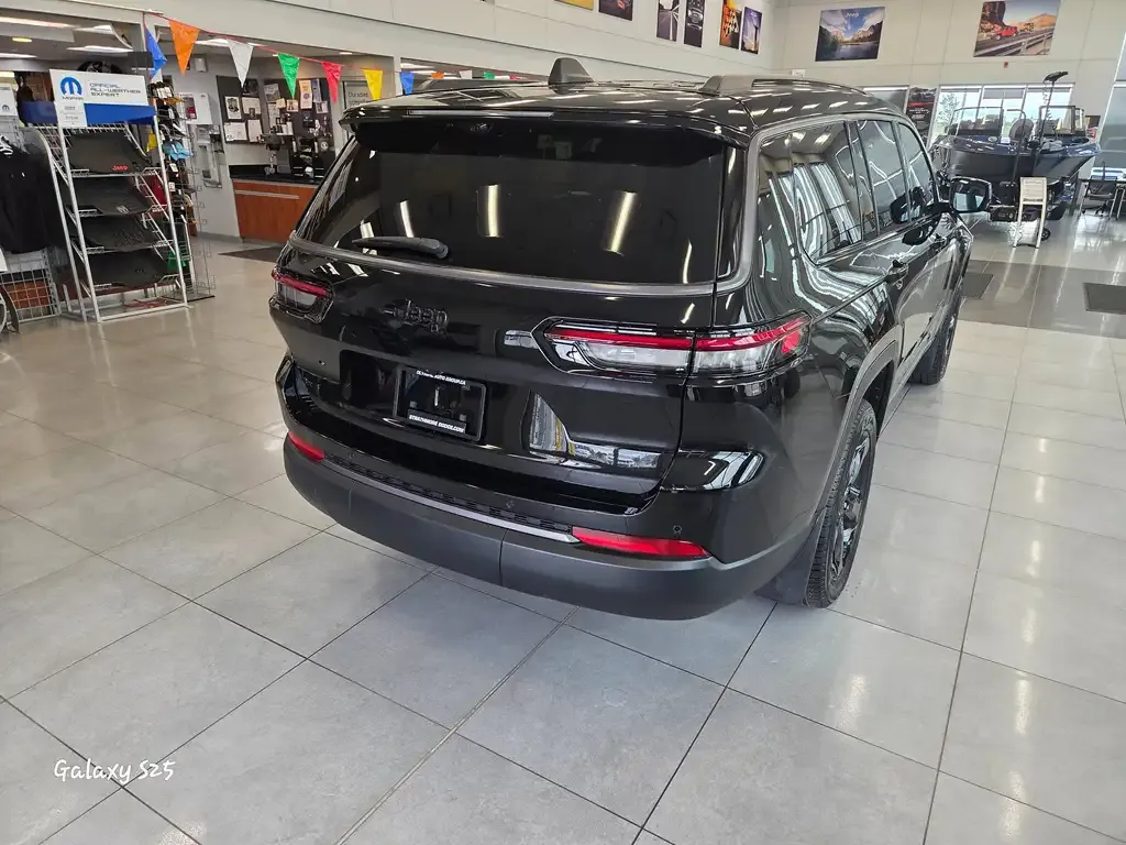 Jeep Grand Cherokee 2026 photo 5