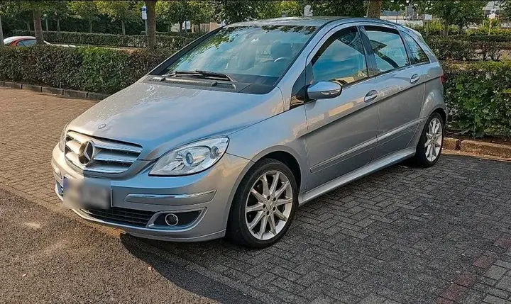 Mercedes-Benz B200