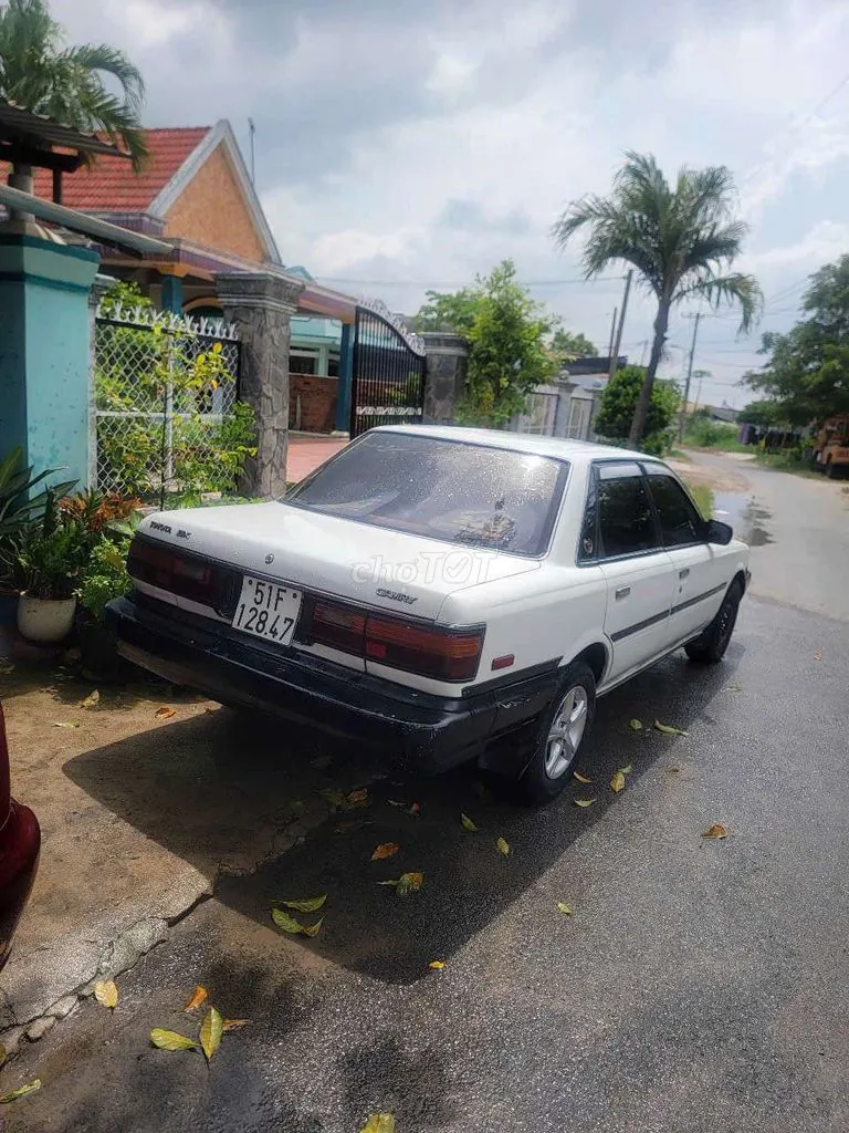 Toyota Camry 1987 photo 4