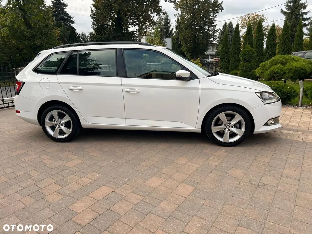 Skoda Fabia 2022 photo 2