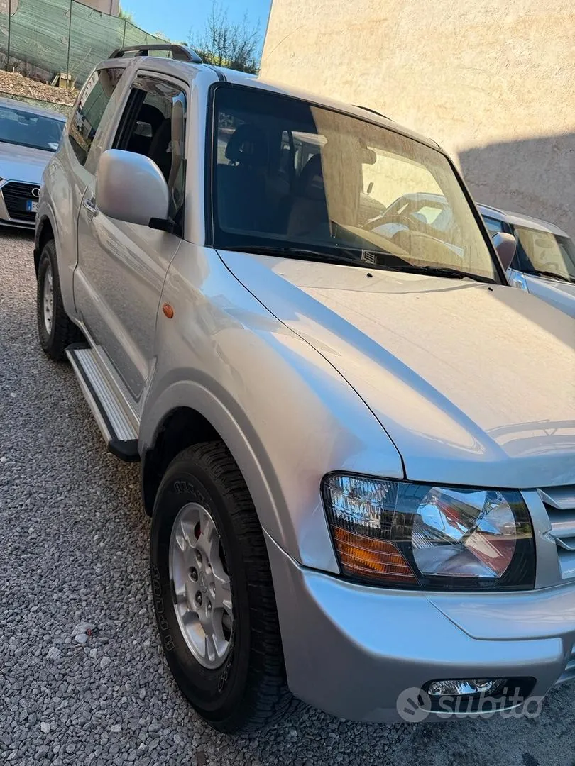Mitsubishi Pajero 2002 photo 2