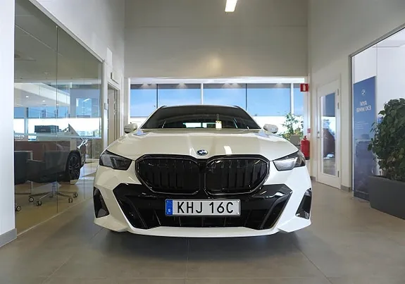 BMW 530E 2025 photo 2