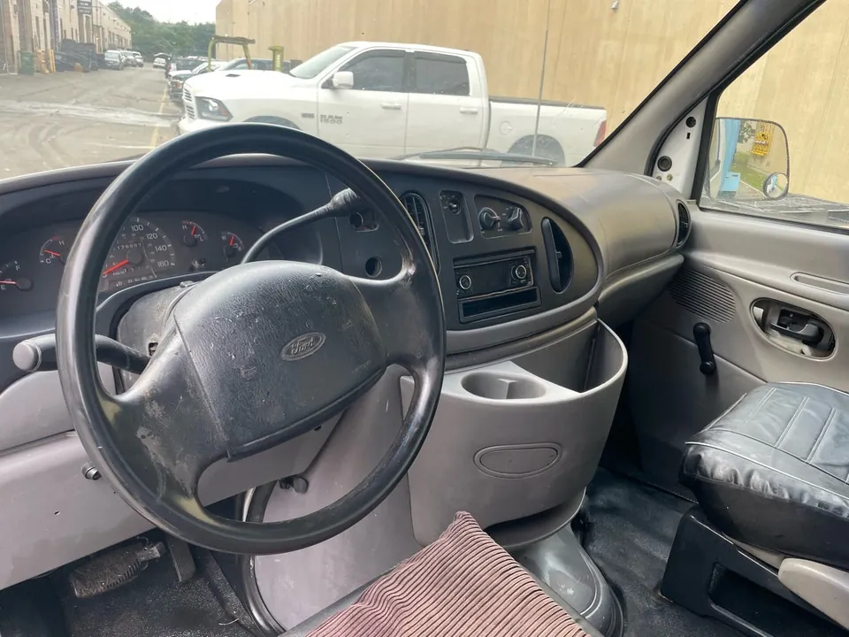 Ford E-450 1997 photo 3