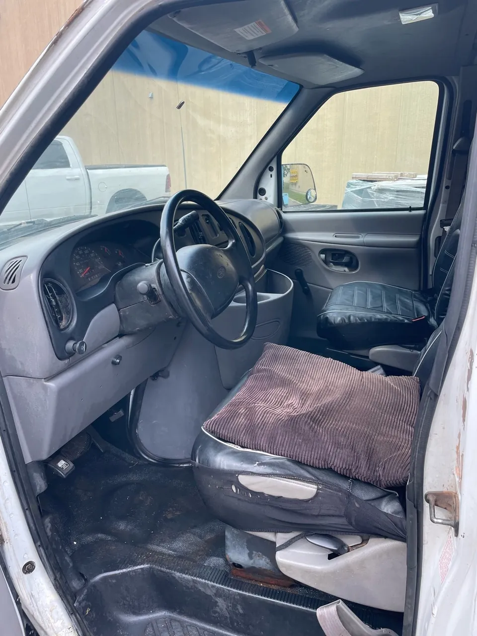 Ford E-450 1997 photo 5