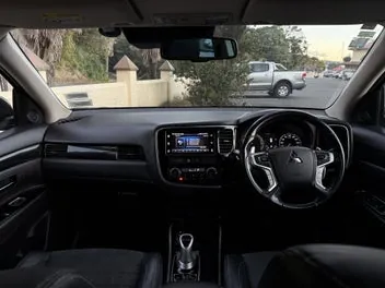 Mitsubishi Outlander 2018 photo 4