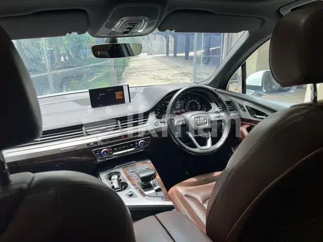 Audi Q7 2017 photo 2