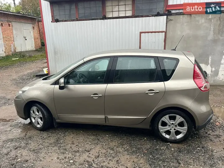 Renault Scenic 2012 photo 5