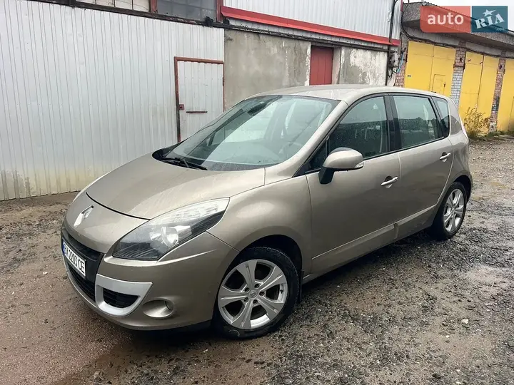 Renault Scenic 2012 photo 2