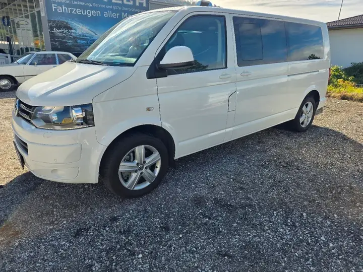 Volkswagen Multivan 2010 photo 3