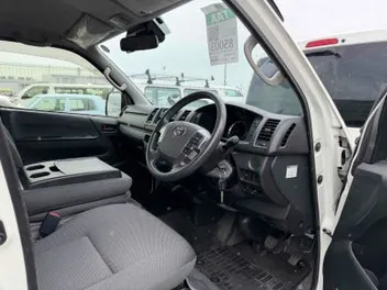 Toyota Hiace 2020 photo 4