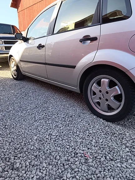 Ford Fiesta 2004 photo 3