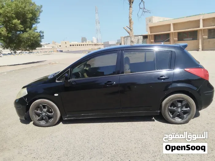Nissan Tiida 2011 photo 4
