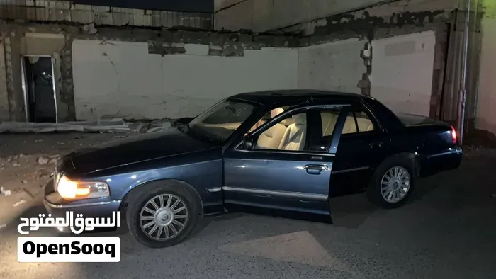Ford Crown Victoria 2010 photo 4