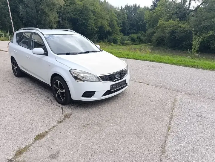 Kia Ceed 2011 photo 3