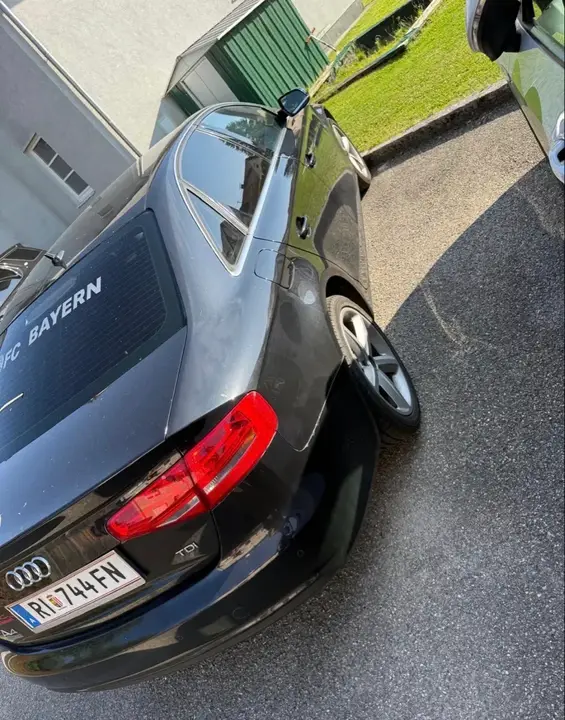Audi A4 2012 photo 2