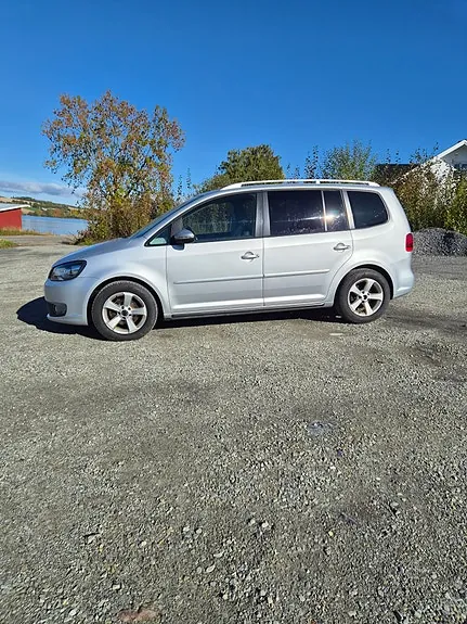 Volkswagen Touran 2013 photo 3
