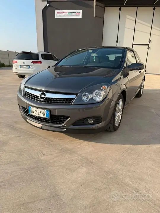 Opel Astra 2009 photo 2