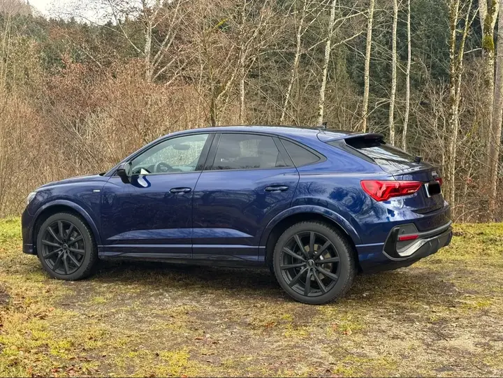 Audi Q3 2021 photo 2