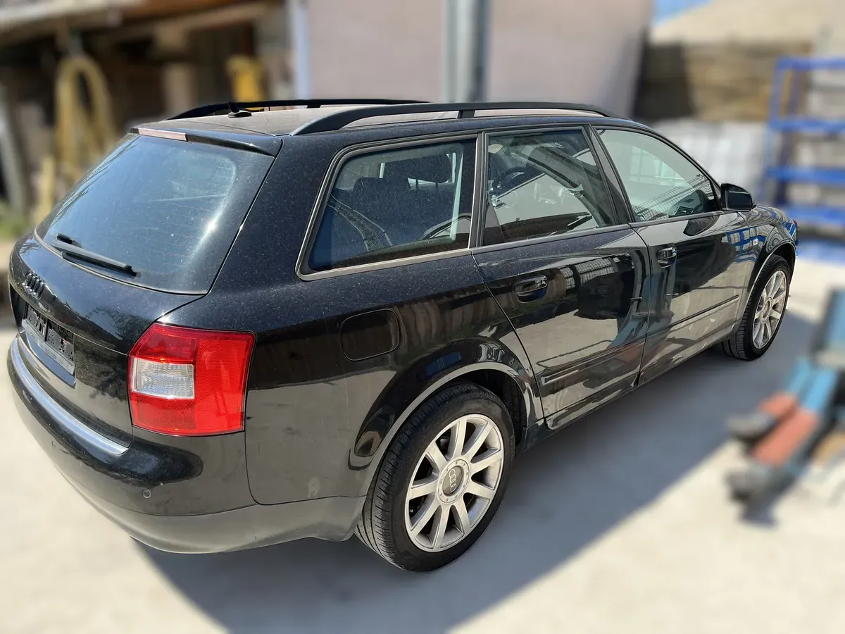 Audi A4 Avant 2003 photo 2