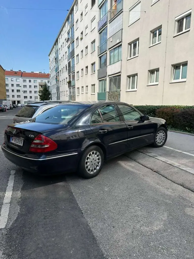 Mercedes-Benz E-Class 2005 photo 2