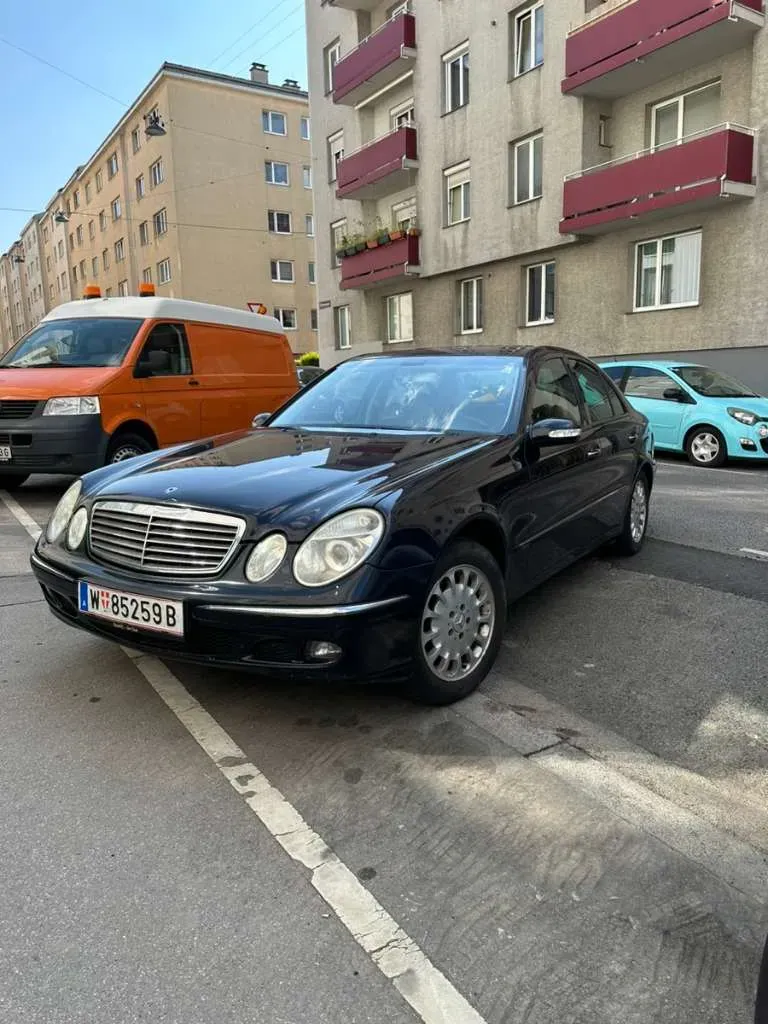 Mercedes-Benz E-Class 2005 photo 3