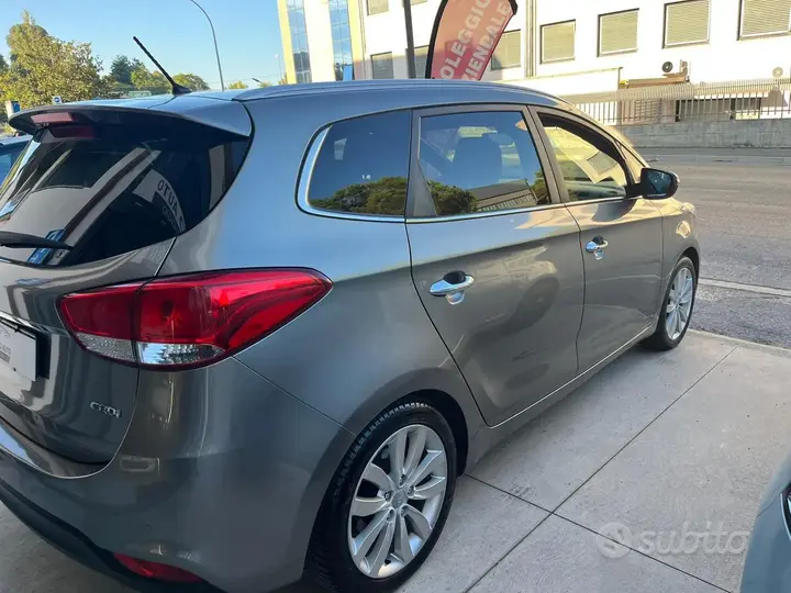 Kia Carens 2013 photo 4