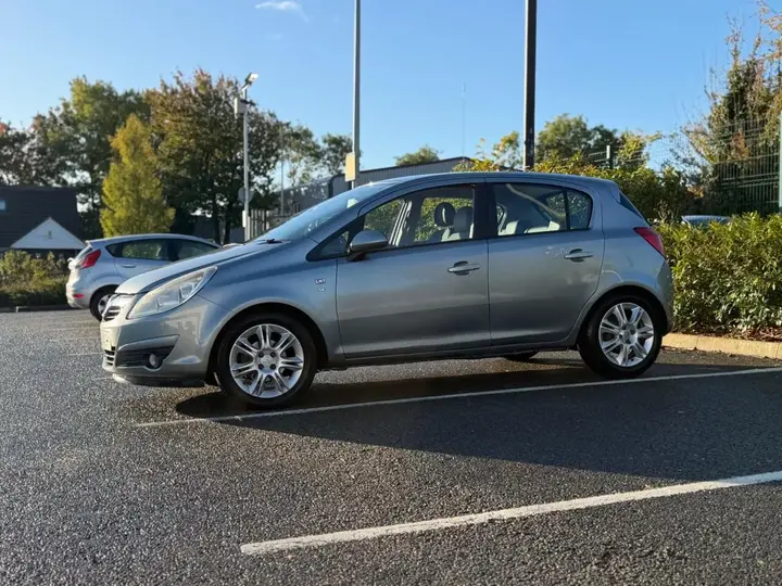 Vauxhall Corsa 2011 photo 3