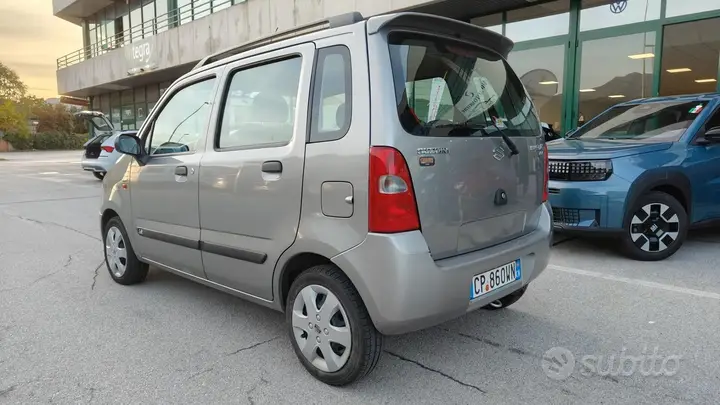 Suzuki Wagon R 2004 photo 2
